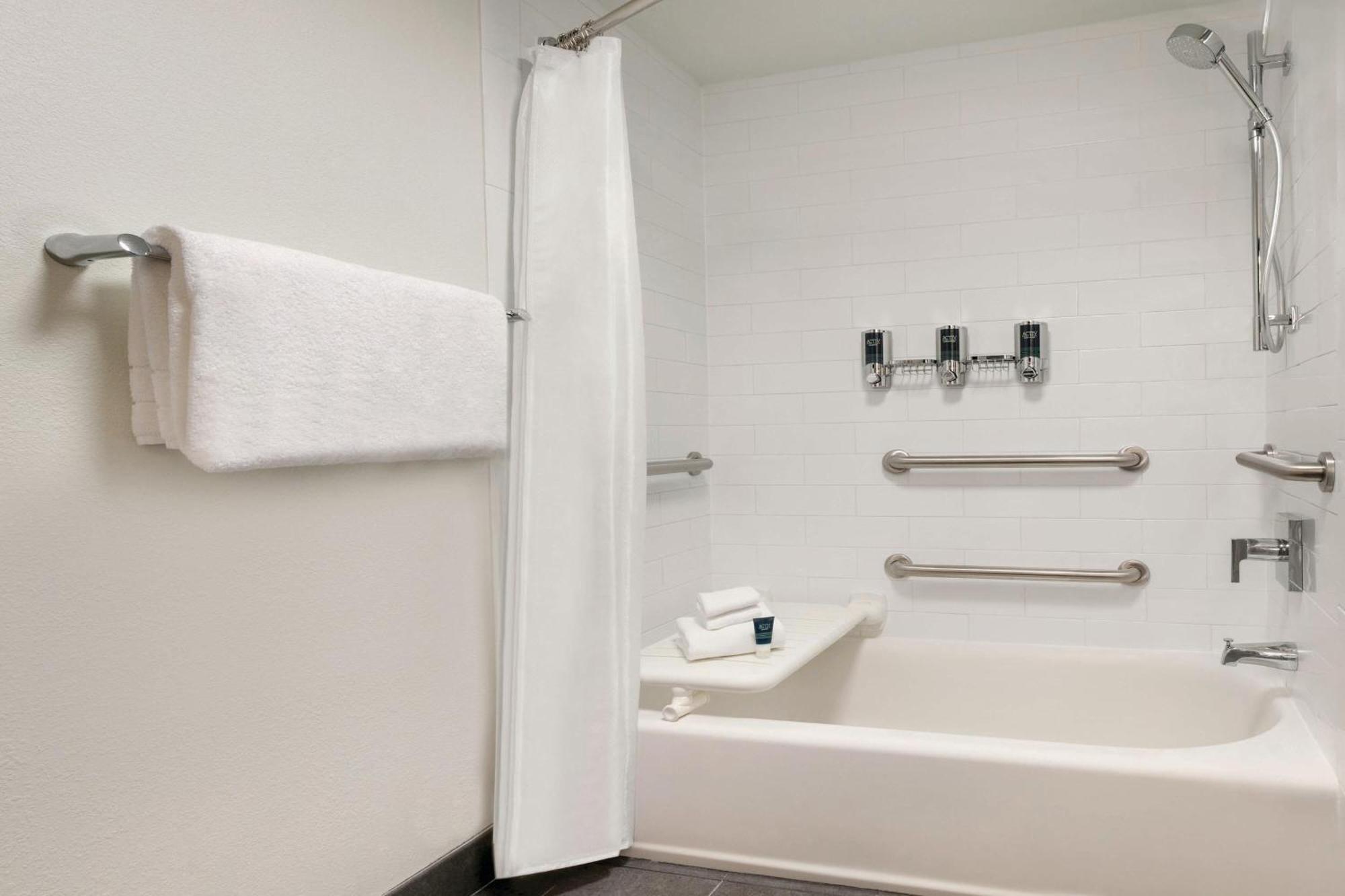 Four Points By Sheraton Raleigh Arena Bagian luar foto