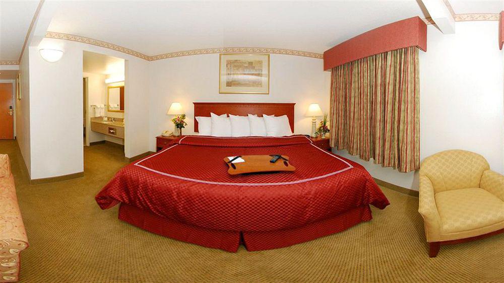 Four Points By Sheraton Raleigh Arena Bagian luar foto